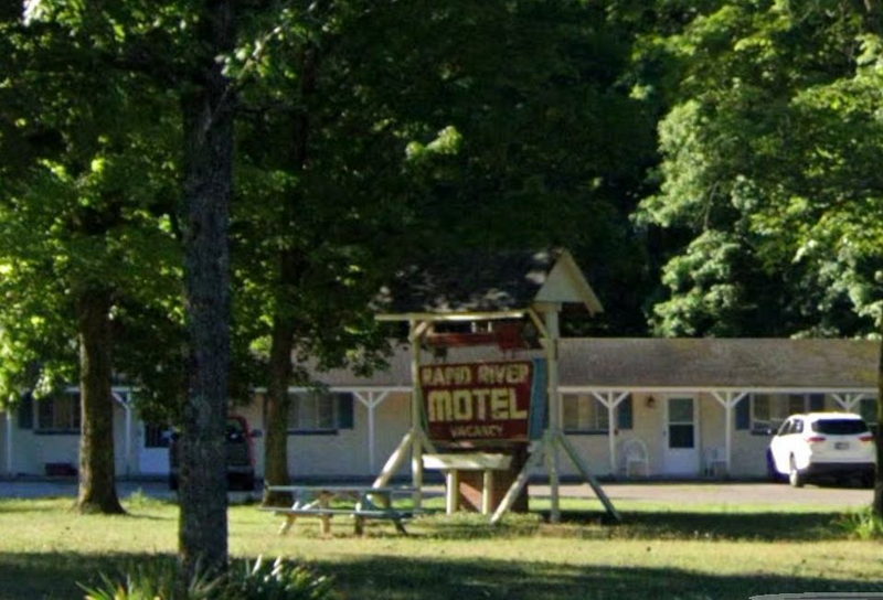 Rapid River Motel - 2022 - Sign Still There